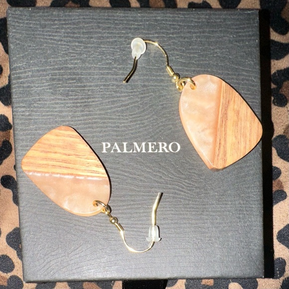 Pink resin and wood earrings Sienna Earrings from the Lauma Collection - Picture 4 of 10
